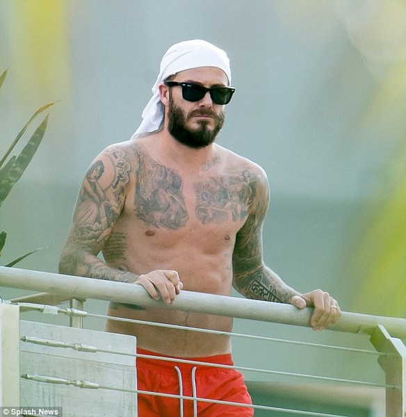 Shirtless David Beckham displays rock hard abs in Miami
